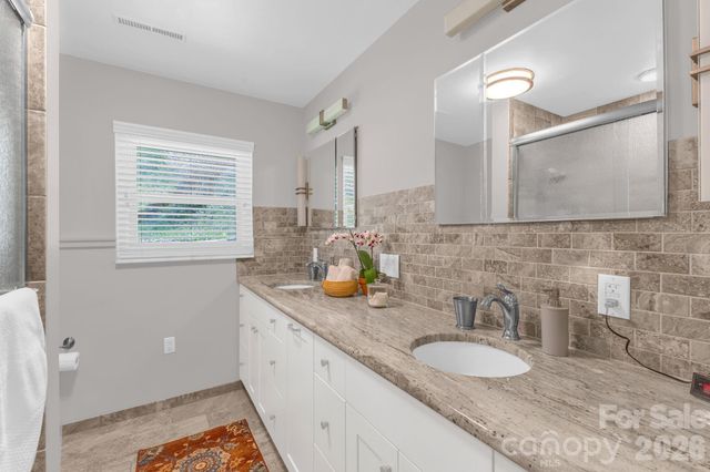87 Rockwood Road, Waynesville, NC 28786
