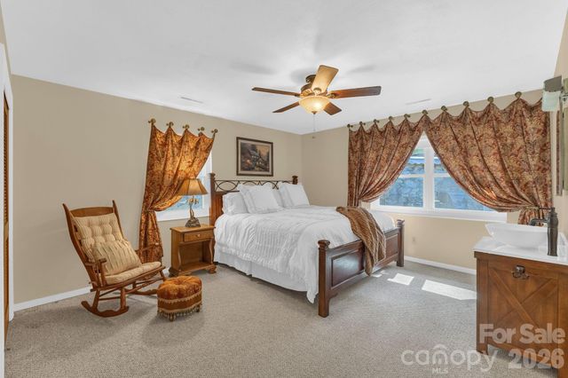 87 Rockwood Road, Waynesville, NC 28786