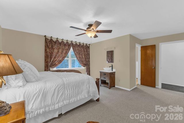 87 Rockwood Road, Waynesville, NC 28786