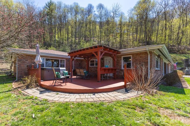 87 Rockwood Road, Waynesville, NC 28786