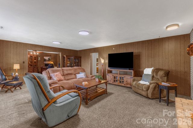87 Rockwood Road, Waynesville, NC 28786