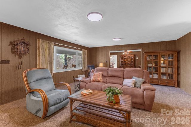 87 Rockwood Road, Waynesville, NC 28786