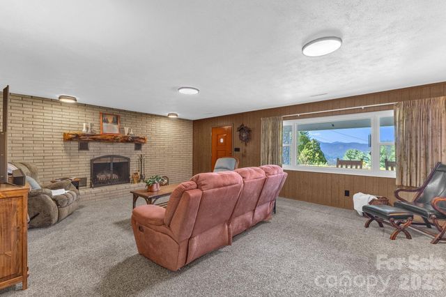 87 Rockwood Road, Waynesville, NC 28786
