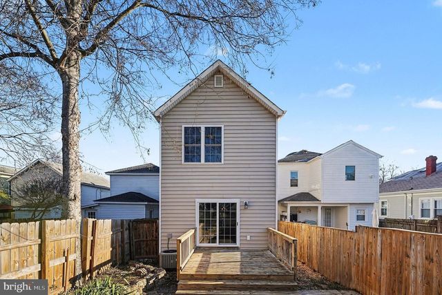 606 SHEPHERD ST, Fredericksburg, VA 22401