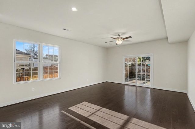 606 SHEPHERD ST, Fredericksburg, VA 22401