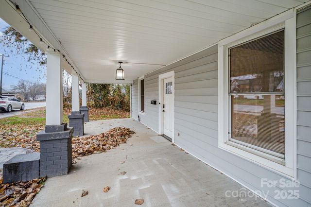 305 S Gaston Street, Dallas, NC 28034