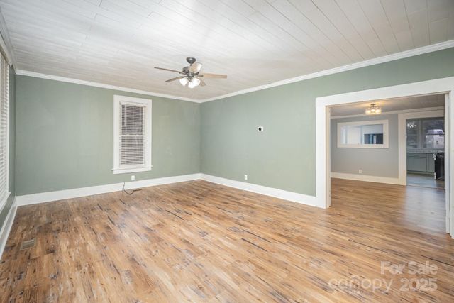 305 S Gaston Street, Dallas, NC 28034