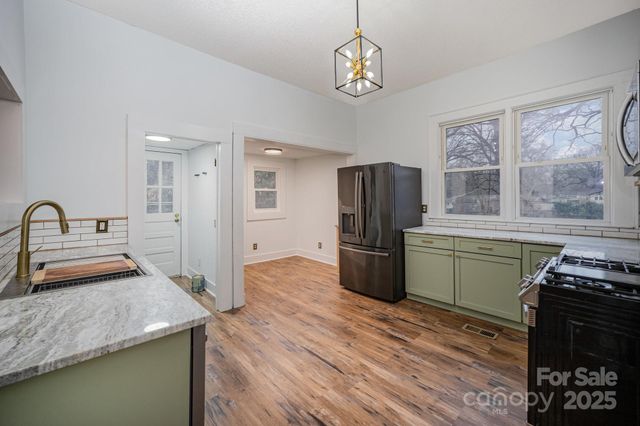 305 S Gaston Street, Dallas, NC 28034