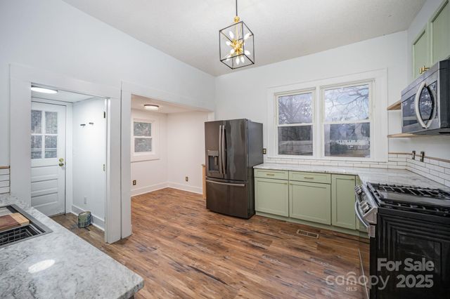 305 S Gaston Street, Dallas, NC 28034