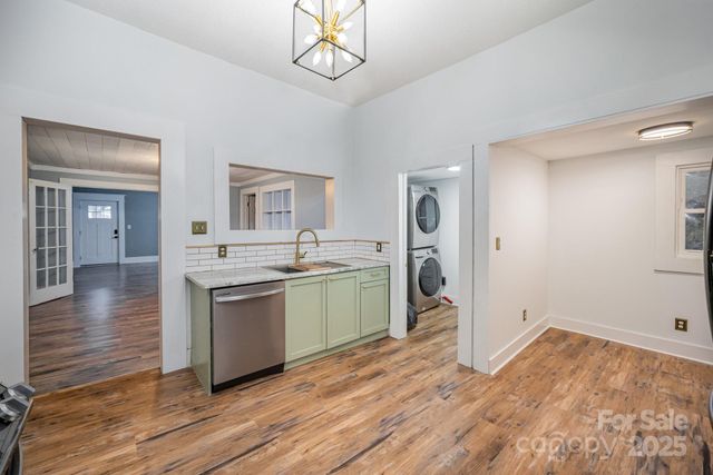 305 S Gaston Street, Dallas, NC 28034