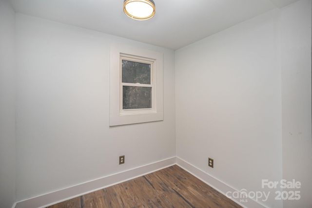 305 S Gaston Street, Dallas, NC 28034