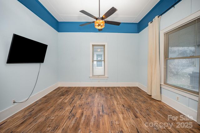 305 S Gaston Street, Dallas, NC 28034