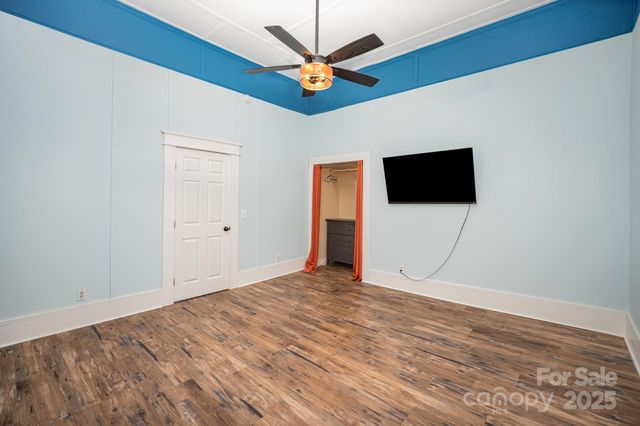 305 S Gaston Street, Dallas, NC 28034