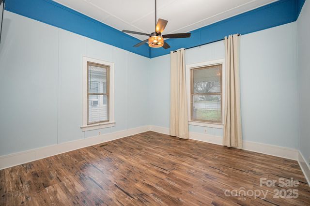 305 S Gaston Street, Dallas, NC 28034