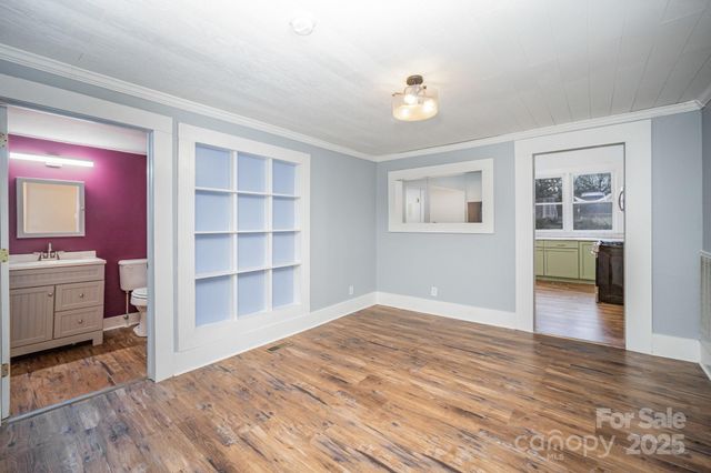 305 S Gaston Street, Dallas, NC 28034