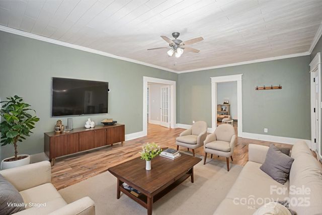 305 S Gaston Street, Dallas, NC 28034