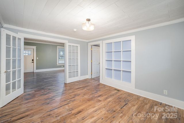 305 S Gaston Street, Dallas, NC 28034