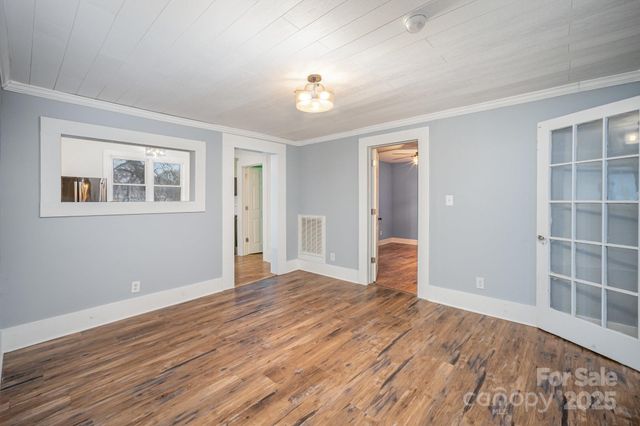 305 S Gaston Street, Dallas, NC 28034