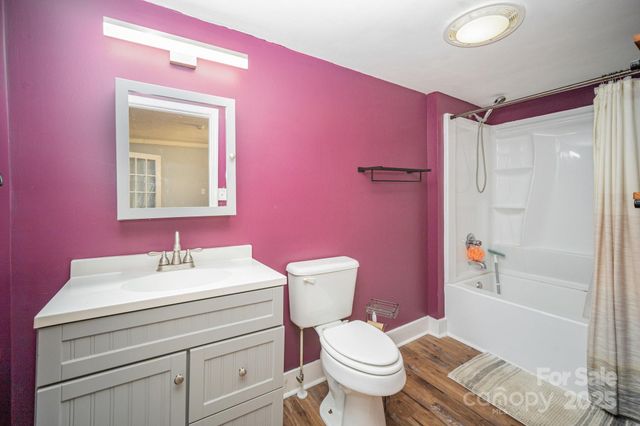 305 S Gaston Street, Dallas, NC 28034