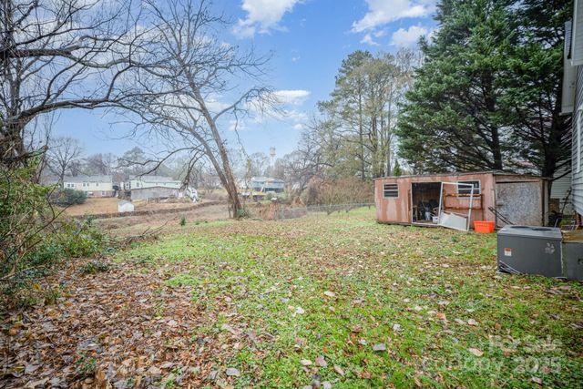 305 S Gaston Street, Dallas, NC 28034