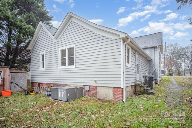 305 S Gaston Street, Dallas, NC 28034