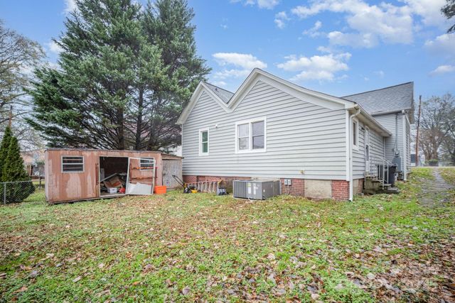 305 S Gaston Street, Dallas, NC 28034