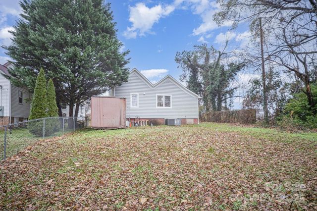 305 S Gaston Street, Dallas, NC 28034