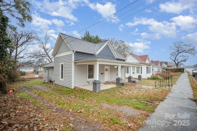 305 S Gaston Street, Dallas, NC 28034