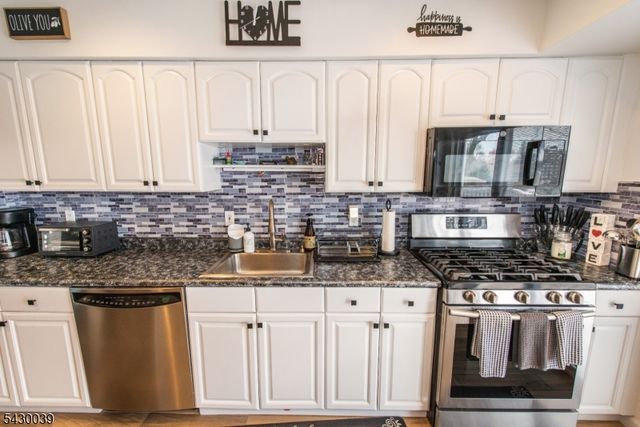 8 Kennedy Dr, Fairfield Twp., NJ 07004
