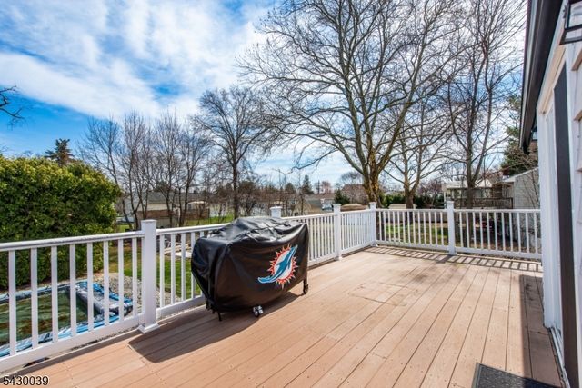 8 Kennedy Dr, Fairfield Twp., NJ 07004