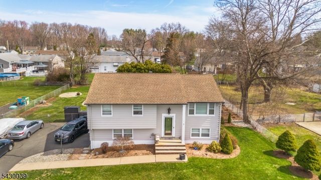 8 Kennedy Dr, Fairfield Twp., NJ 07004