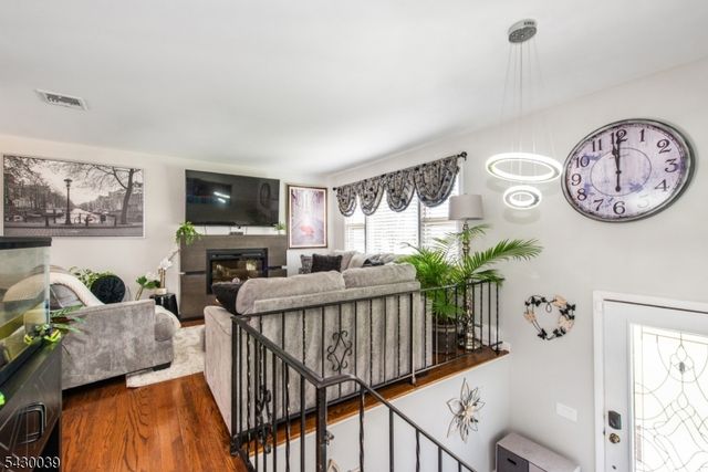 8 Kennedy Dr, Fairfield Twp., NJ 07004