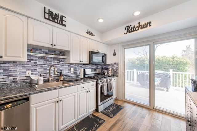 8 Kennedy Dr, Fairfield Twp., NJ 07004