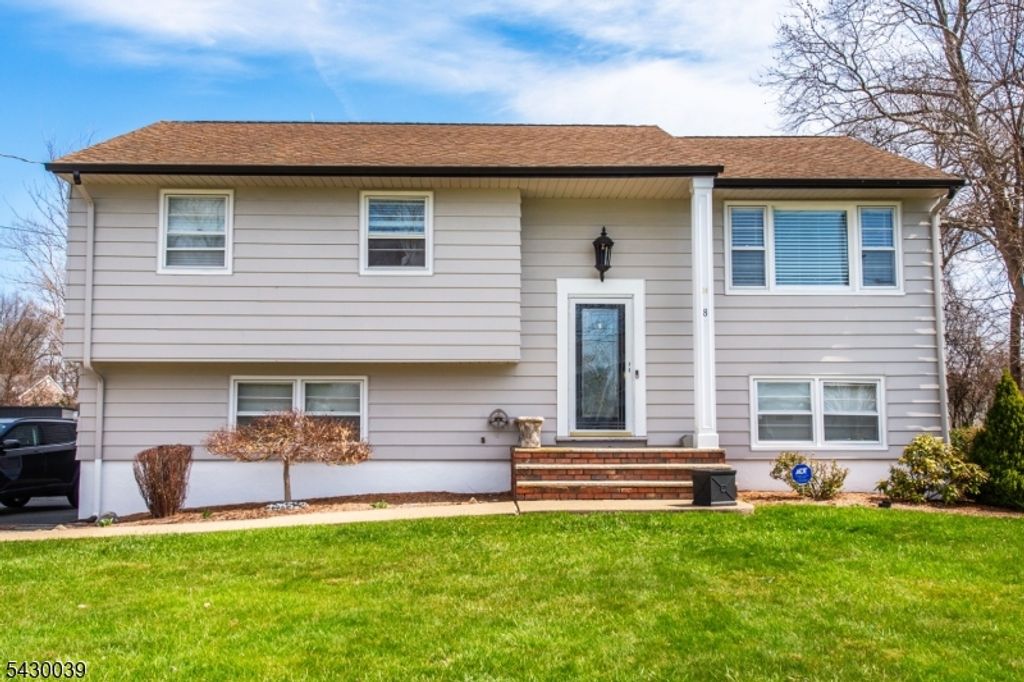 8 Kennedy Dr, Fairfield Twp., NJ 07004