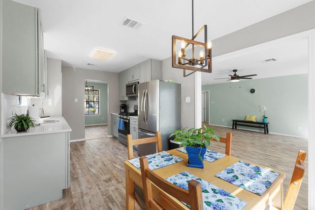 8007 Swindon LN, Austin, TX 78745