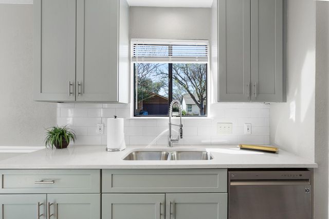 8007 Swindon LN, Austin, TX 78745