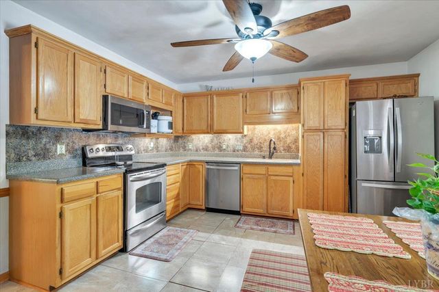 165 Fox Fire, Cloverdale, VA 24077