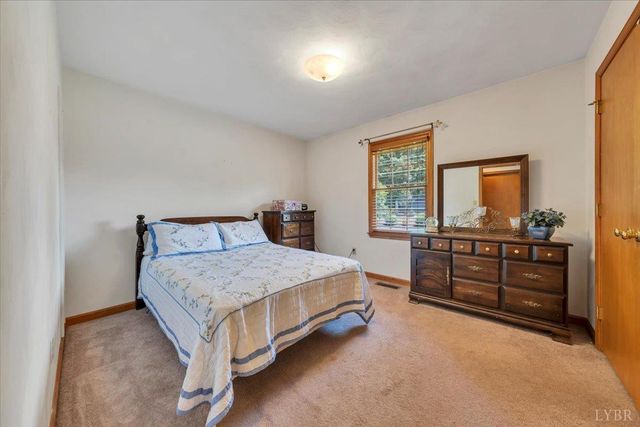 165 Fox Fire, Cloverdale, VA 24077