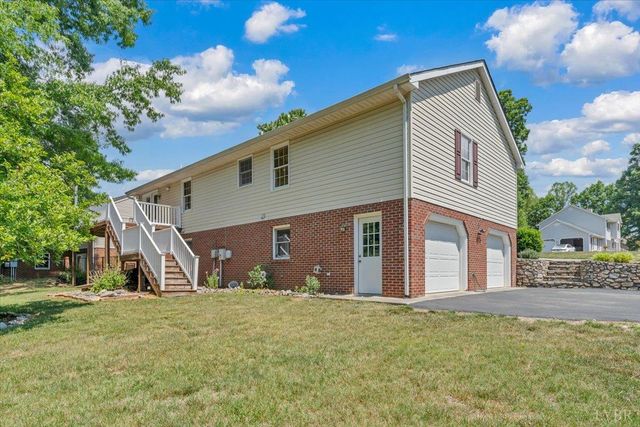 165 Fox Fire, Cloverdale, VA 24077