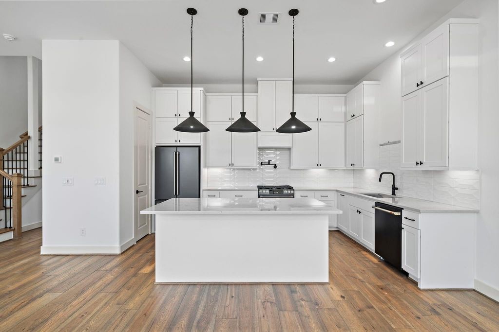 1706 Sedola Lane, Houston, TX 77055