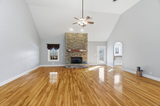 7333 Moore Rd, Greenbrier, TN 37073