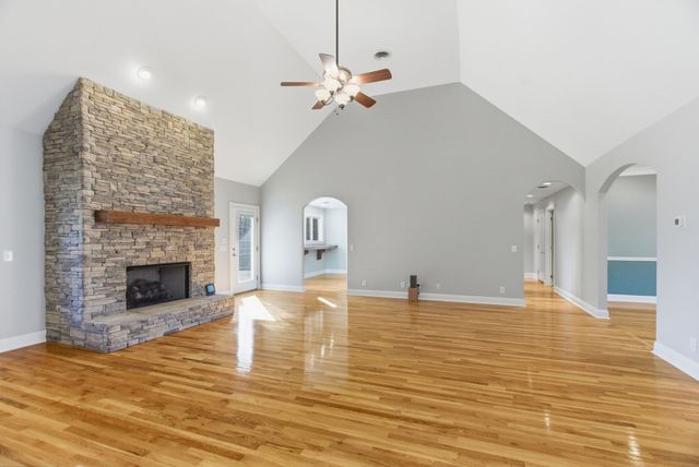 7333 Moore Rd, Greenbrier, TN 37073