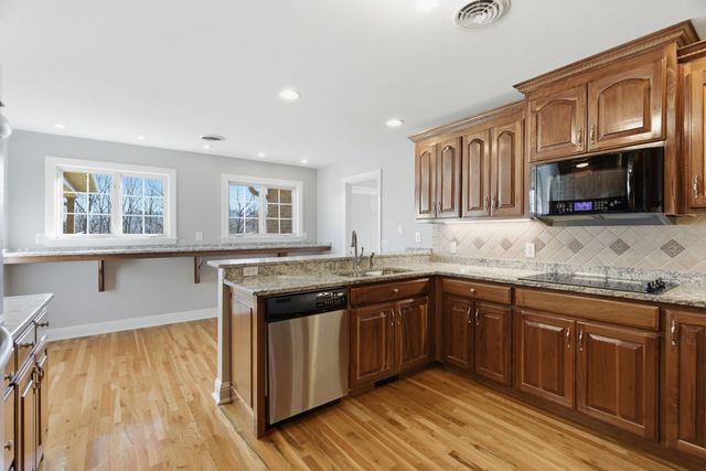 7333 Moore Rd, Greenbrier, TN 37073