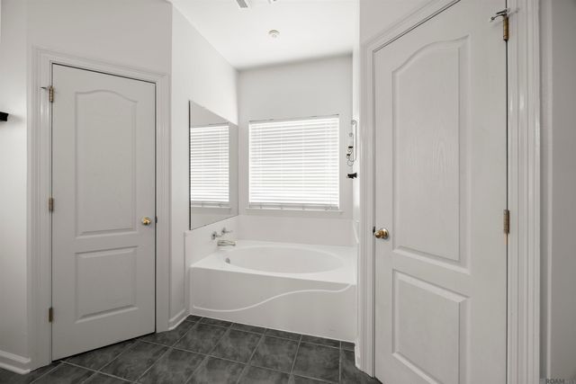 14473 Lake Crossing Dr, Gonzales, LA 70737