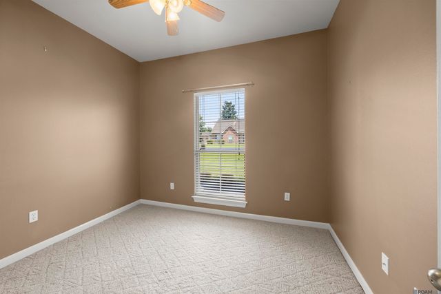 14473 Lake Crossing Dr, Gonzales, LA 70737