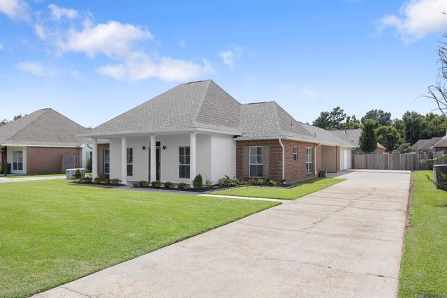 14473 Lake Crossing Dr, Gonzales, LA 70737