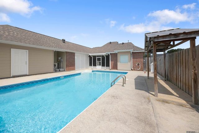 14473 Lake Crossing Dr, Gonzales, LA 70737