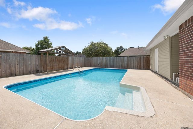 14473 Lake Crossing Dr, Gonzales, LA 70737