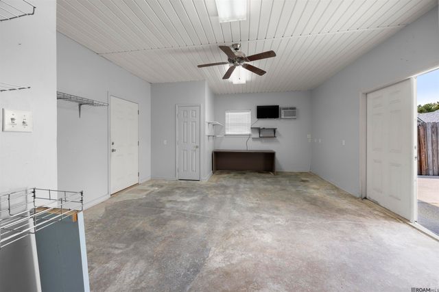 14473 Lake Crossing Dr, Gonzales, LA 70737
