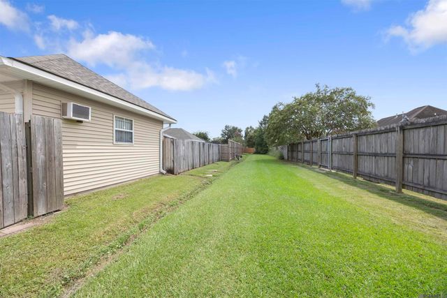 14473 Lake Crossing Dr, Gonzales, LA 70737